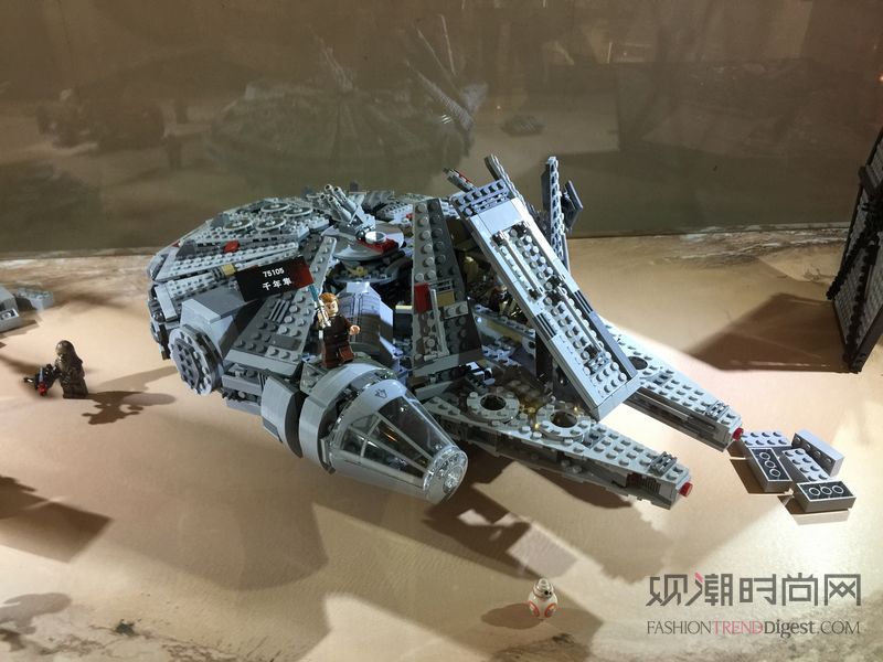 博物館級當代藝術(shù)經(jīng)典角色雕塑、2.4米高樂高R2-D2機器人首度中國內(nèi)地展出
