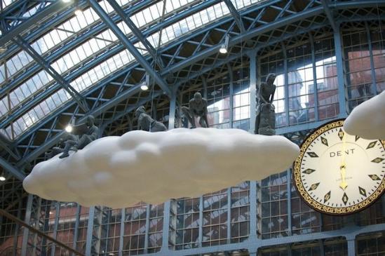 Cloud I Meteoros，圣潘克拉斯火車站的飄浮雕塑